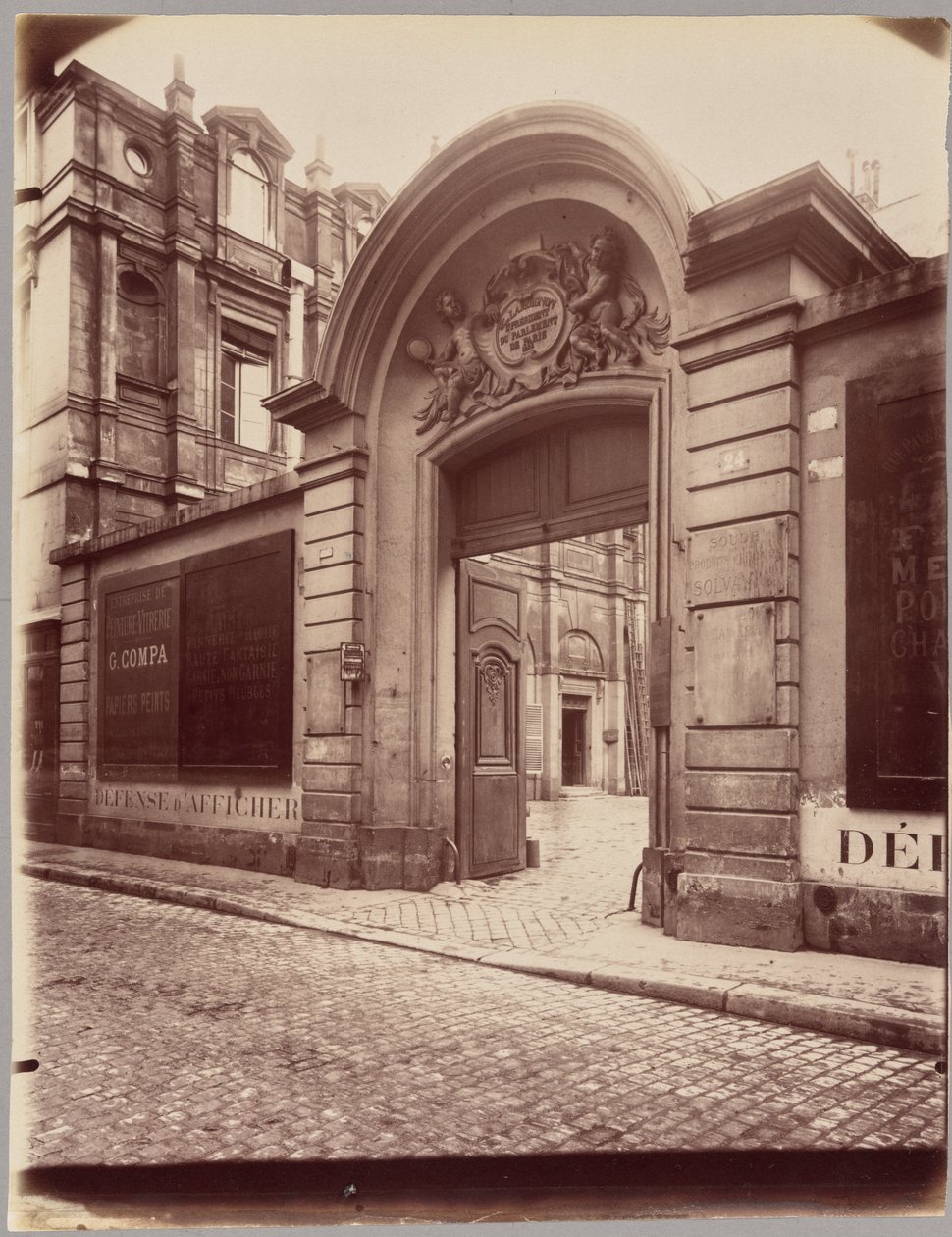 Hôtel Lamoignon, Rue Pavée 24 tekijältä Eugène Atget