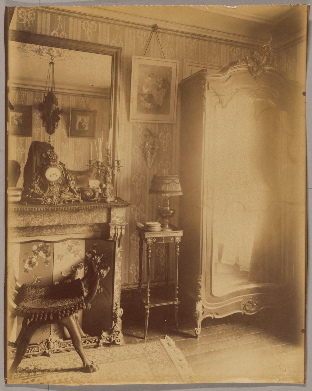 Innenraum von Frau D., kleine Rentnerin, Boulevard du Port-Royal tekijältä Eugène Atget