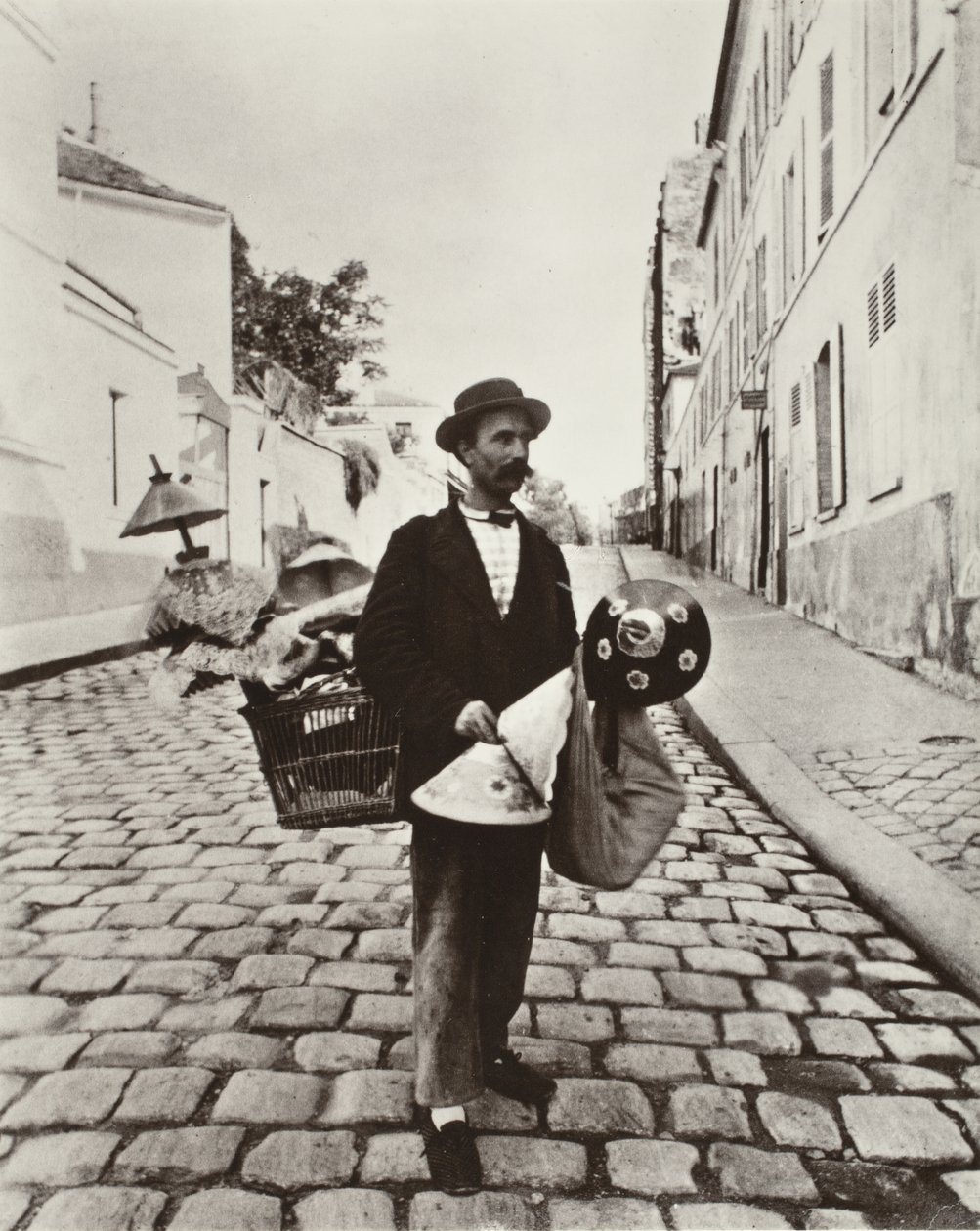 Lampunvarjostimien kauppias tekijältä Eugène Atget