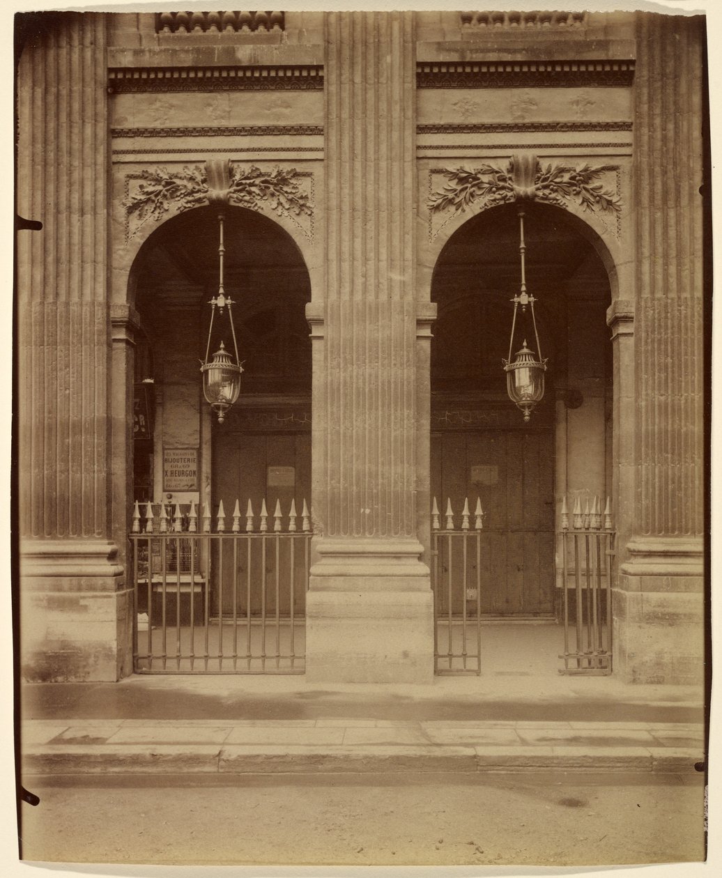 Palais-Royal tekijältä Eugène Atget