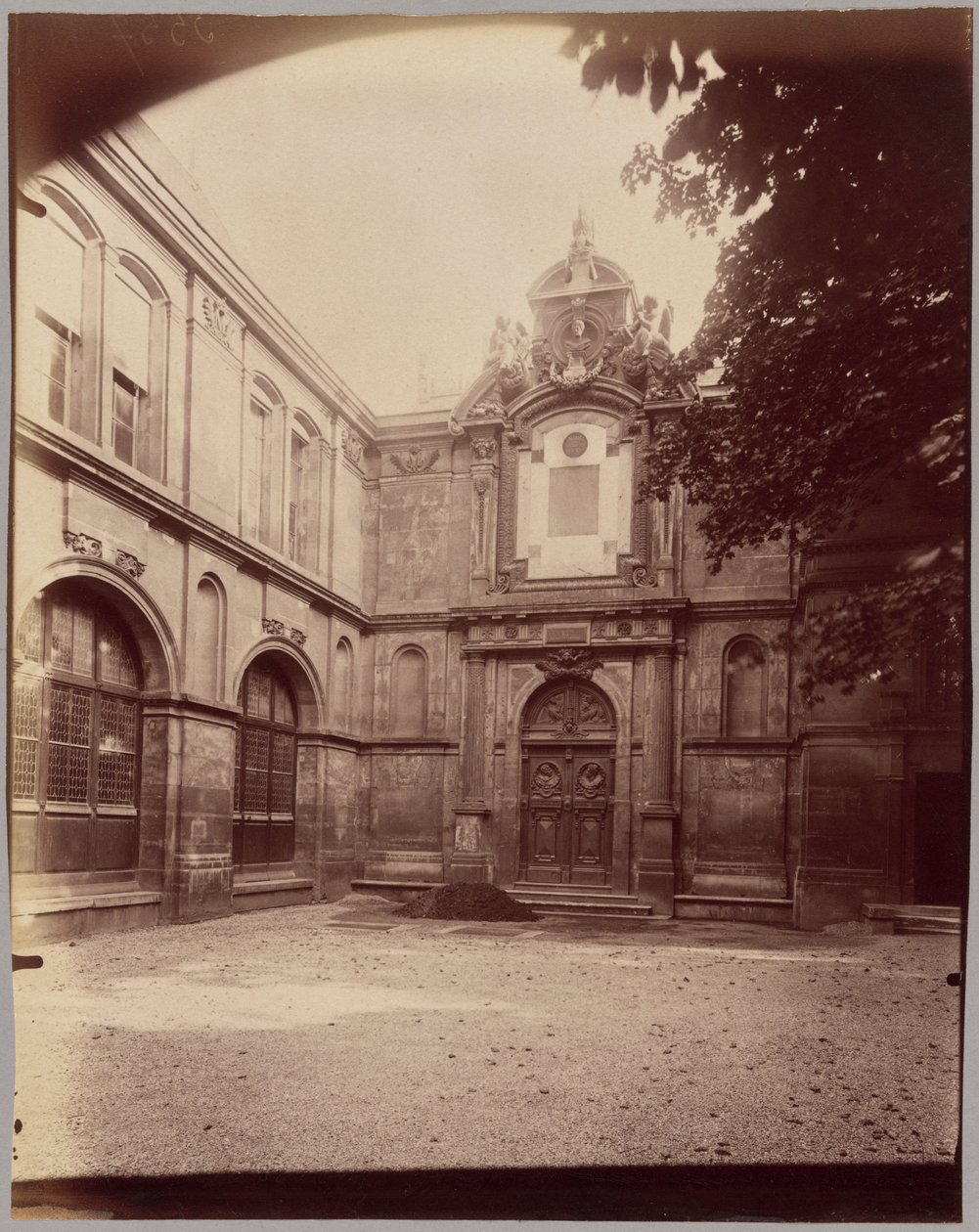 [Petit Luxembourg, Maria de’ Medicin oratorion ovi] tekijältä Eugène Atget
