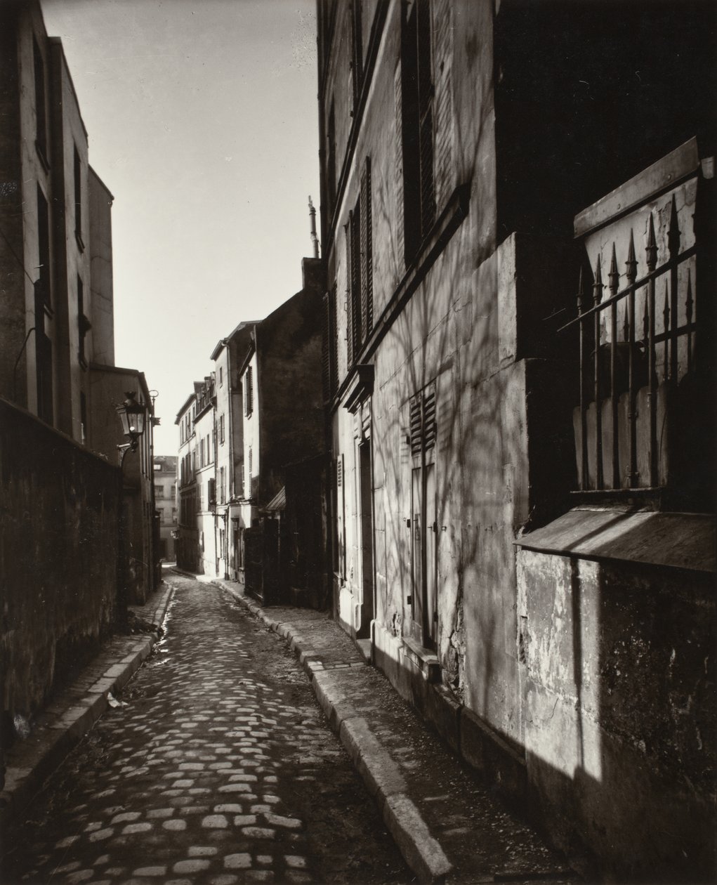 Rue Saint-Rustique, maaliskuu 1922 tekijältä Eugène Atget