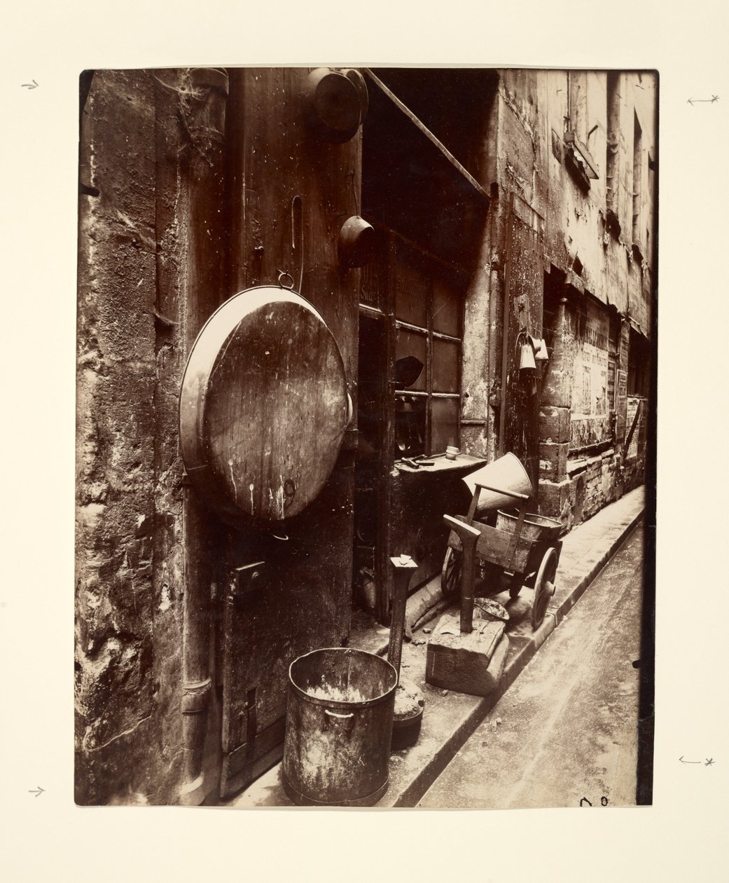 Rue de la Reynie (peltisepänliike, Rue de la Reynie) tekijältä Eugène Atget