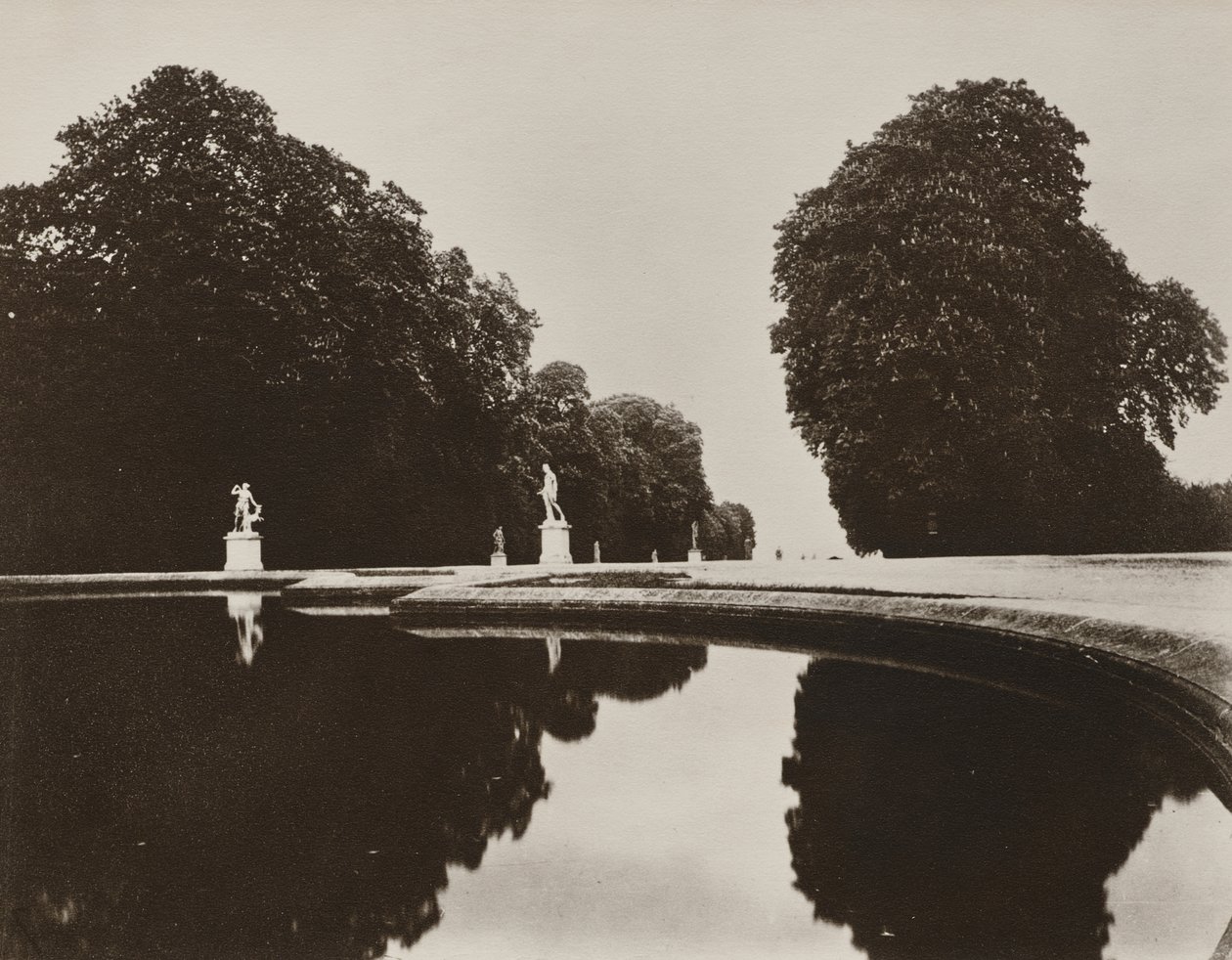 St. Cloud tekijältä Eugène Atget