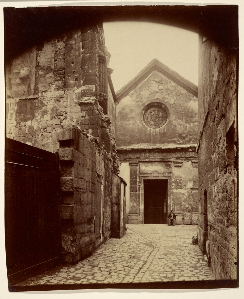 St. Julien le Pauvren portaali tekijältä Eugène Atget
