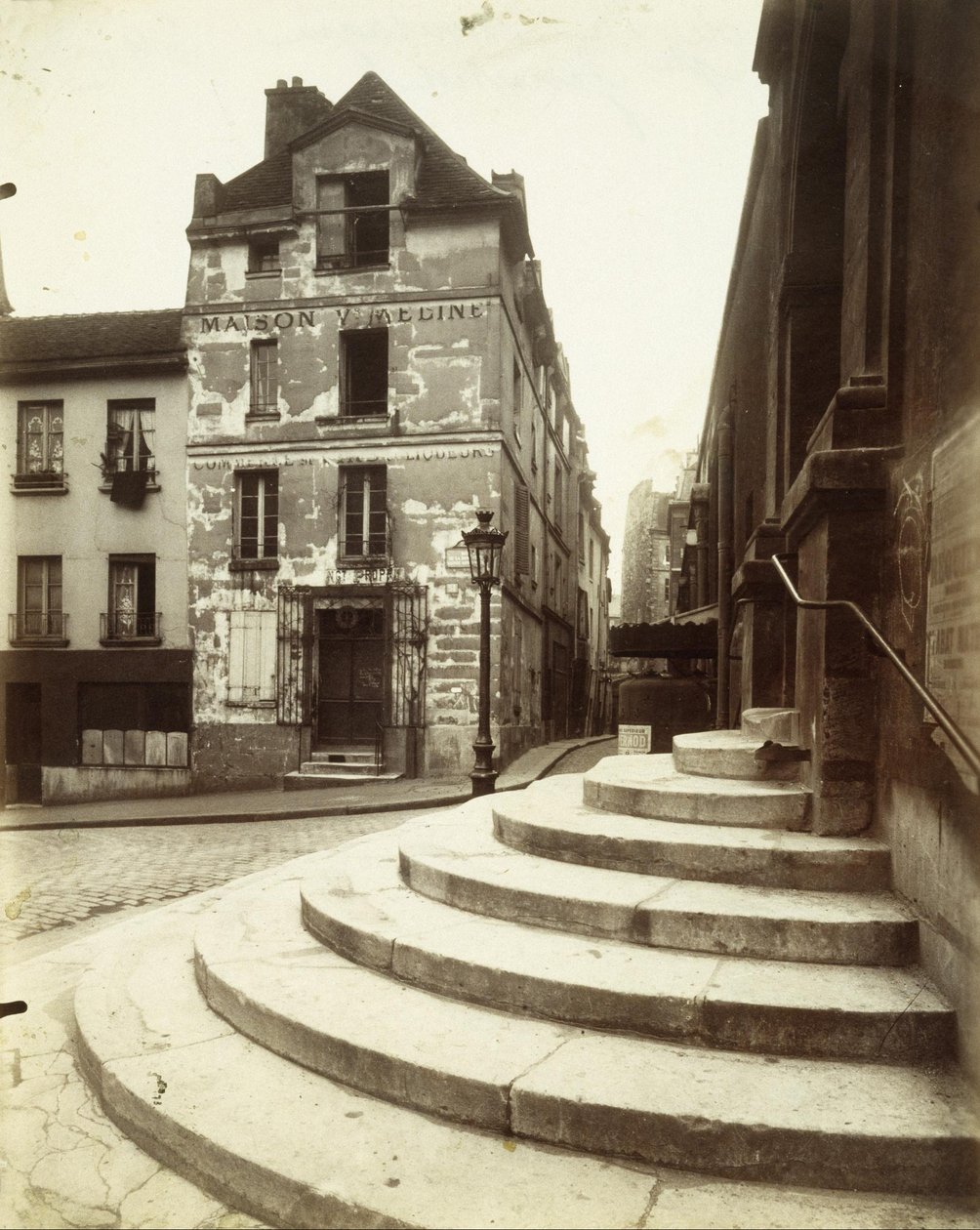 Rue de la Montagne-Sainte-Genevievè tekijältä Eugène Atget