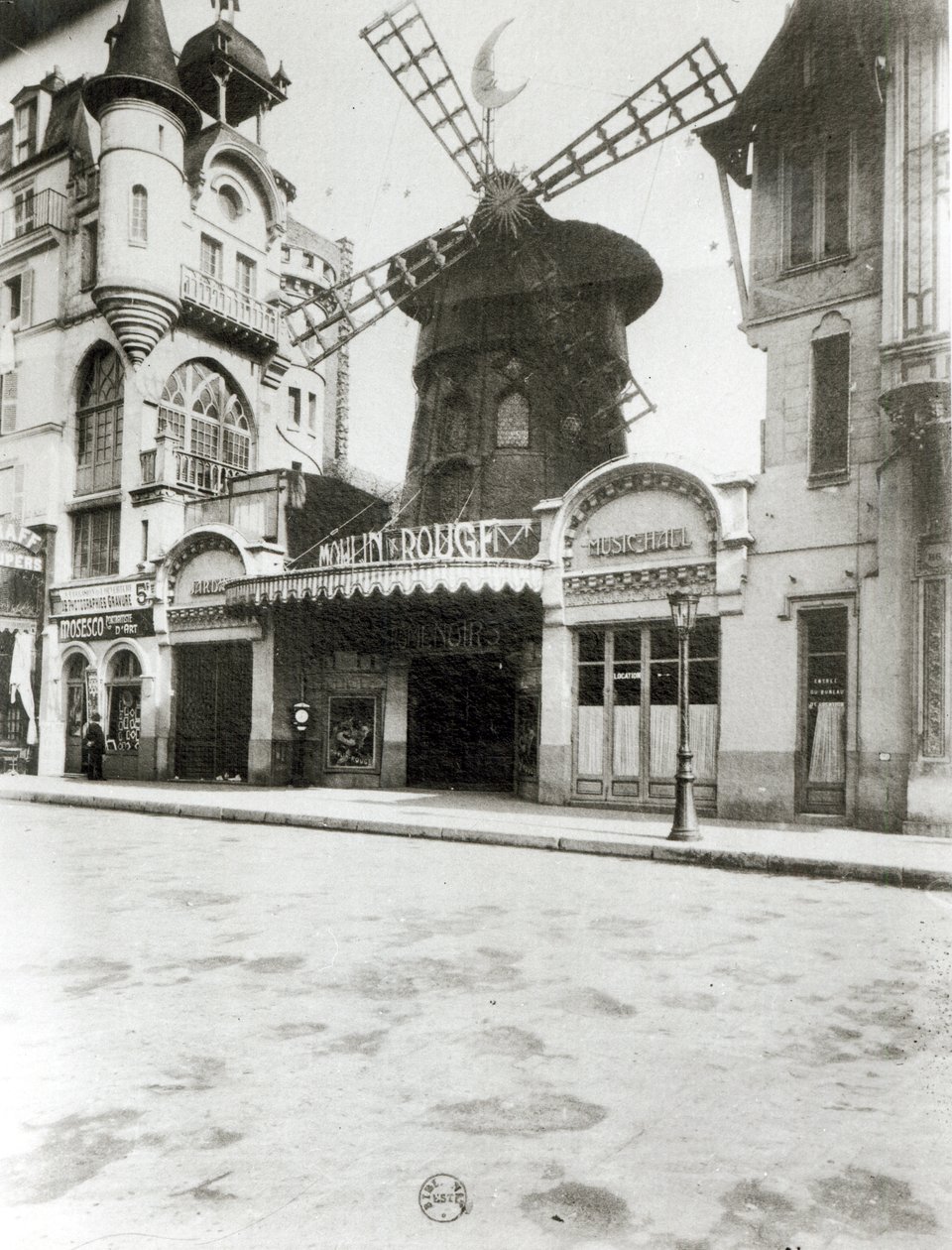Moulin Rouge Pariisissa, 1921 tekijältä Eugène Atget