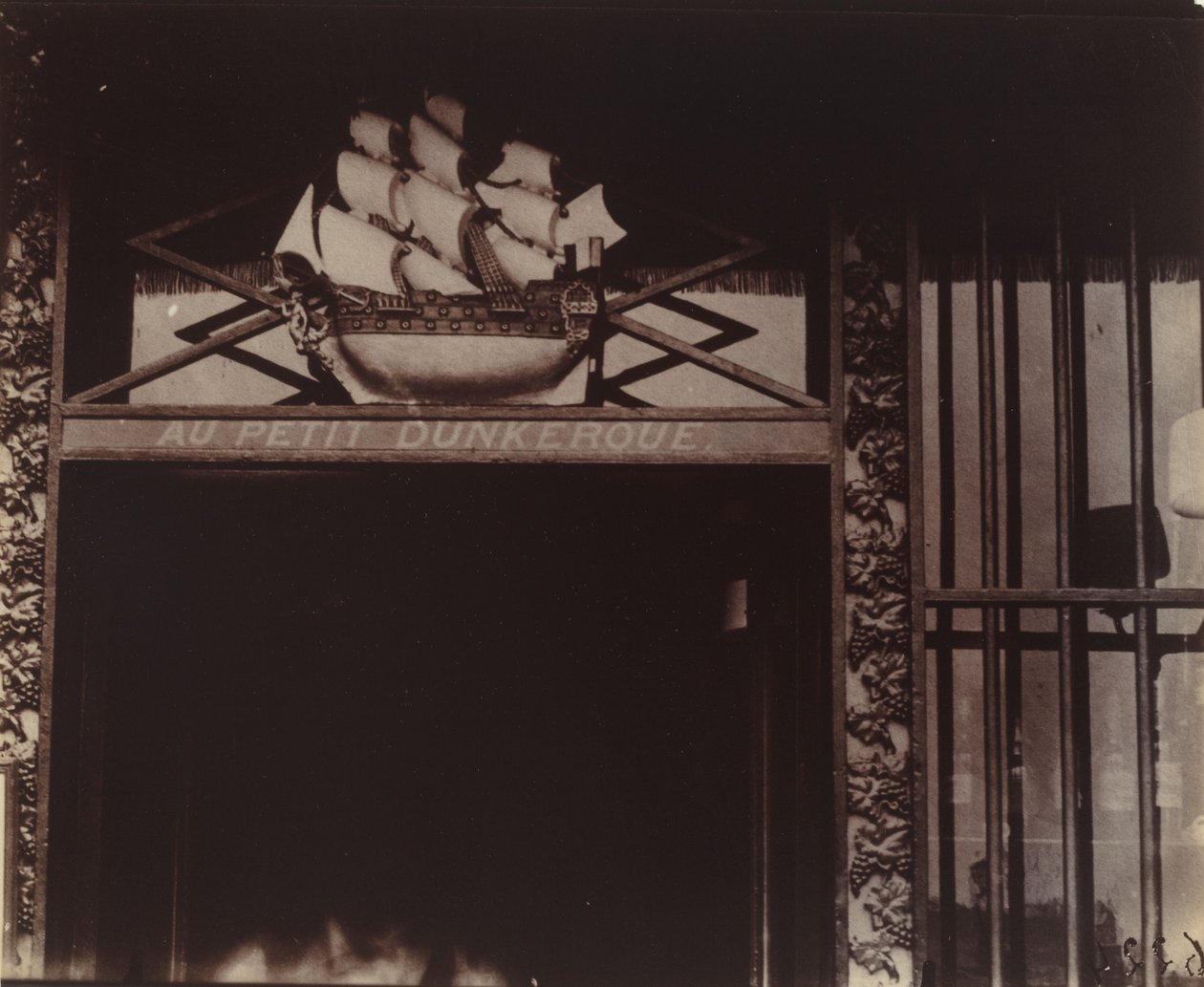 Petit Dunkerquessa, 3 quai Conti tekijältä Eugène Atget