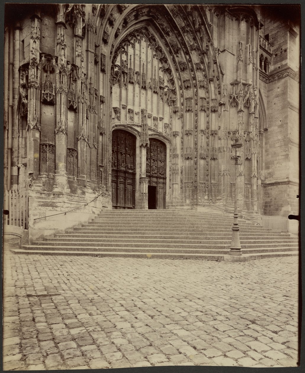 Beauvais, katedraalin portti tekijältä Eugène Atget