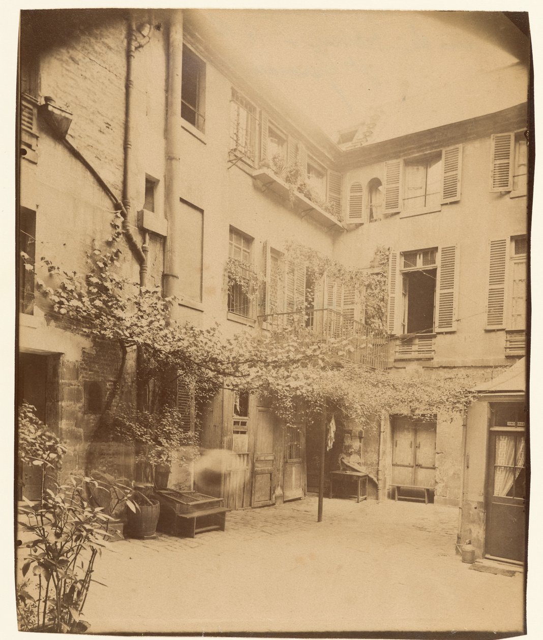 Cour de Rouen, Boulevard Saint-Germain tekijältä Eugène Atget