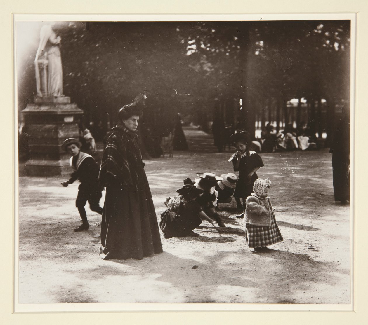 Lapset - Luxemburgin puutarha tekijältä Eugène Atget