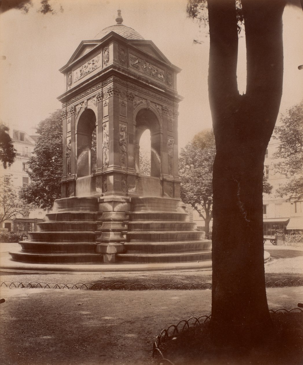 Fontaine des Innocents sarjasta Vanhan Pariisin taide tekijältä Eugène Atget