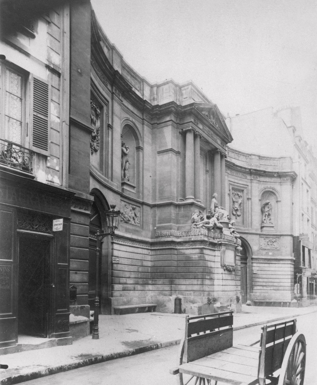Fontaine des Quatre-Saisons, Rue de Grenelle, Paris, 7th Arrondissement, 1898 tekijältä Eugène Atget