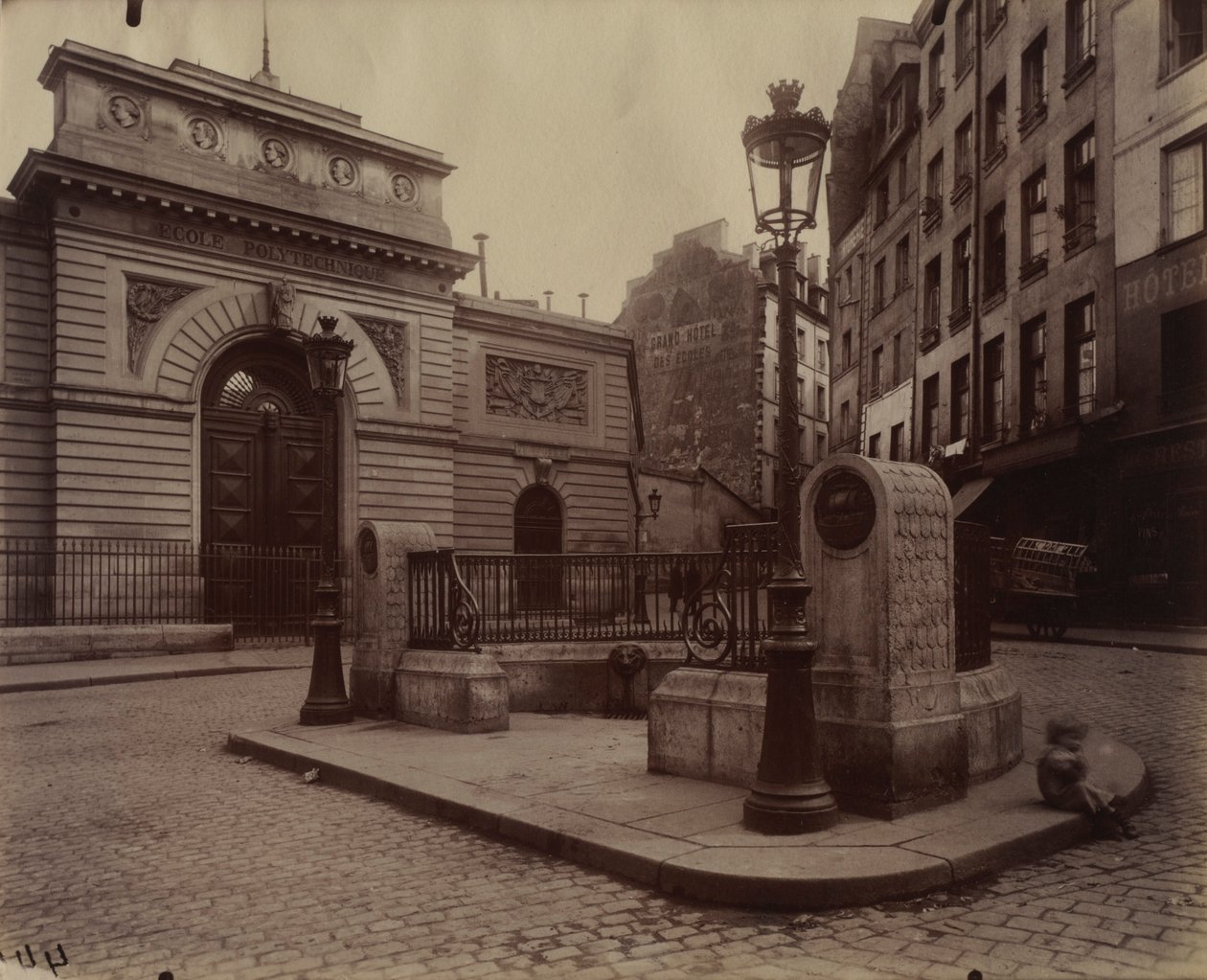 LÉcole Polytechniquen suihkulähde, 1902. tekijältä Eugène Atget