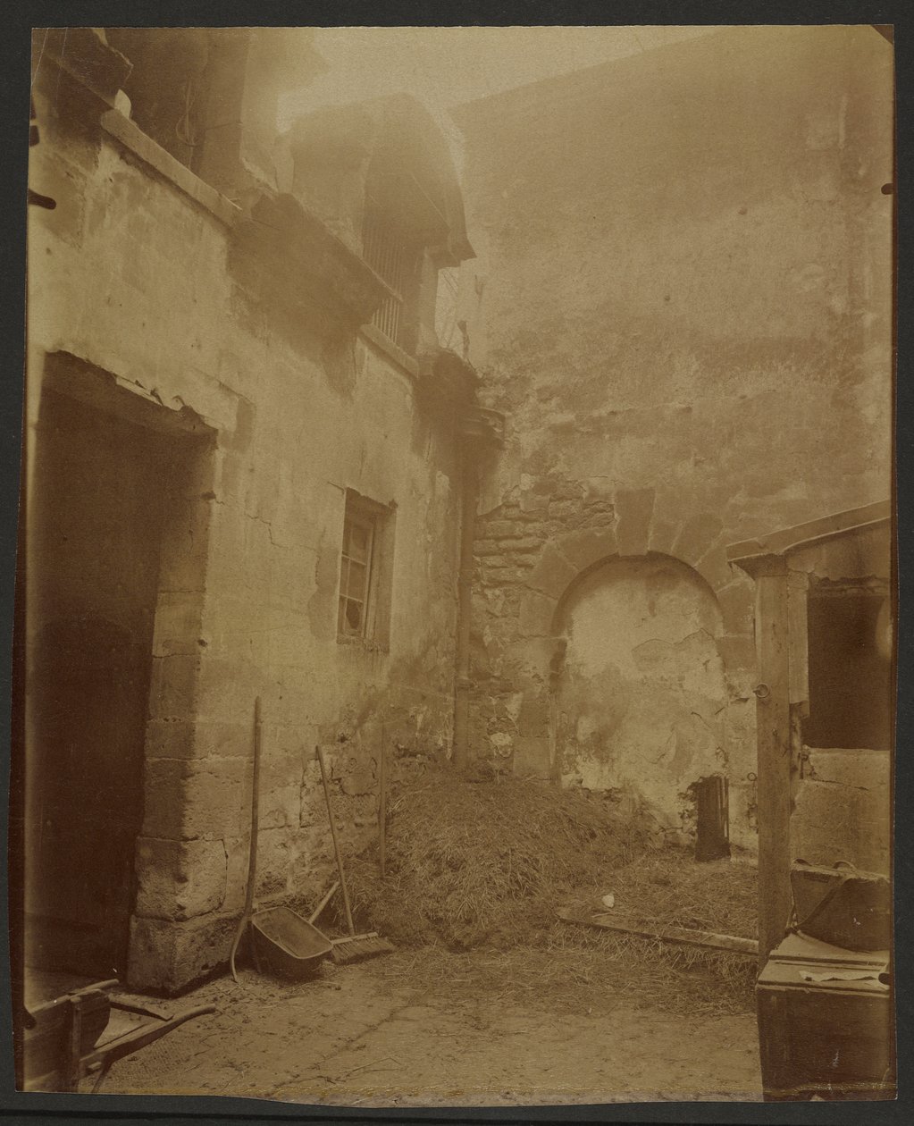 Hôtel Richelieu, 18 Quai de Béthune tekijältä Eugène Atget