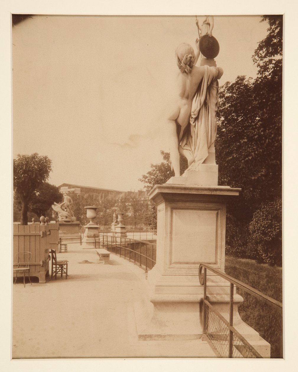 Tuileries tekijältä Eugène Atget