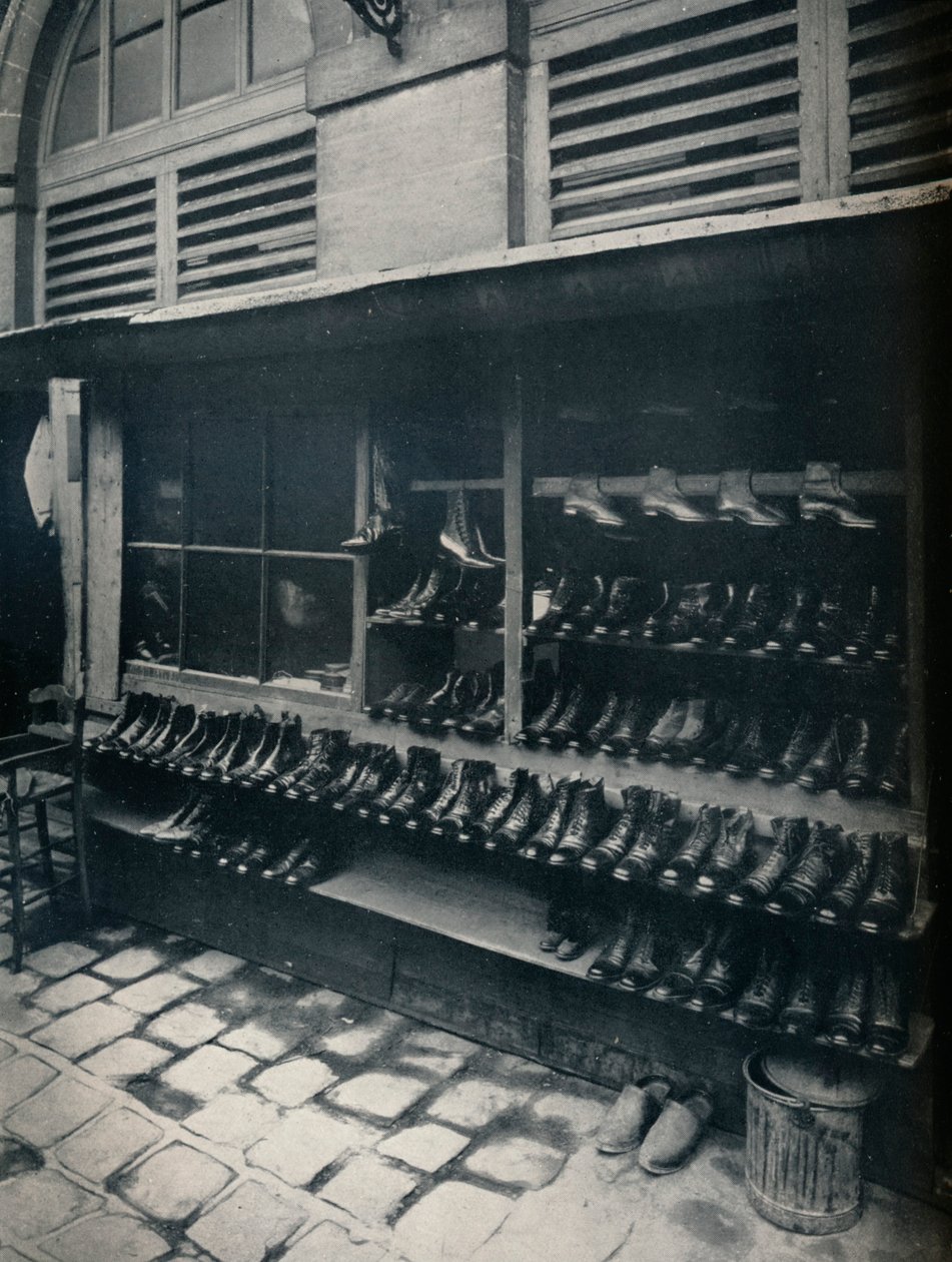 Vanhat kengät, c1877--1927, 1929 tekijältä Eugène Atget