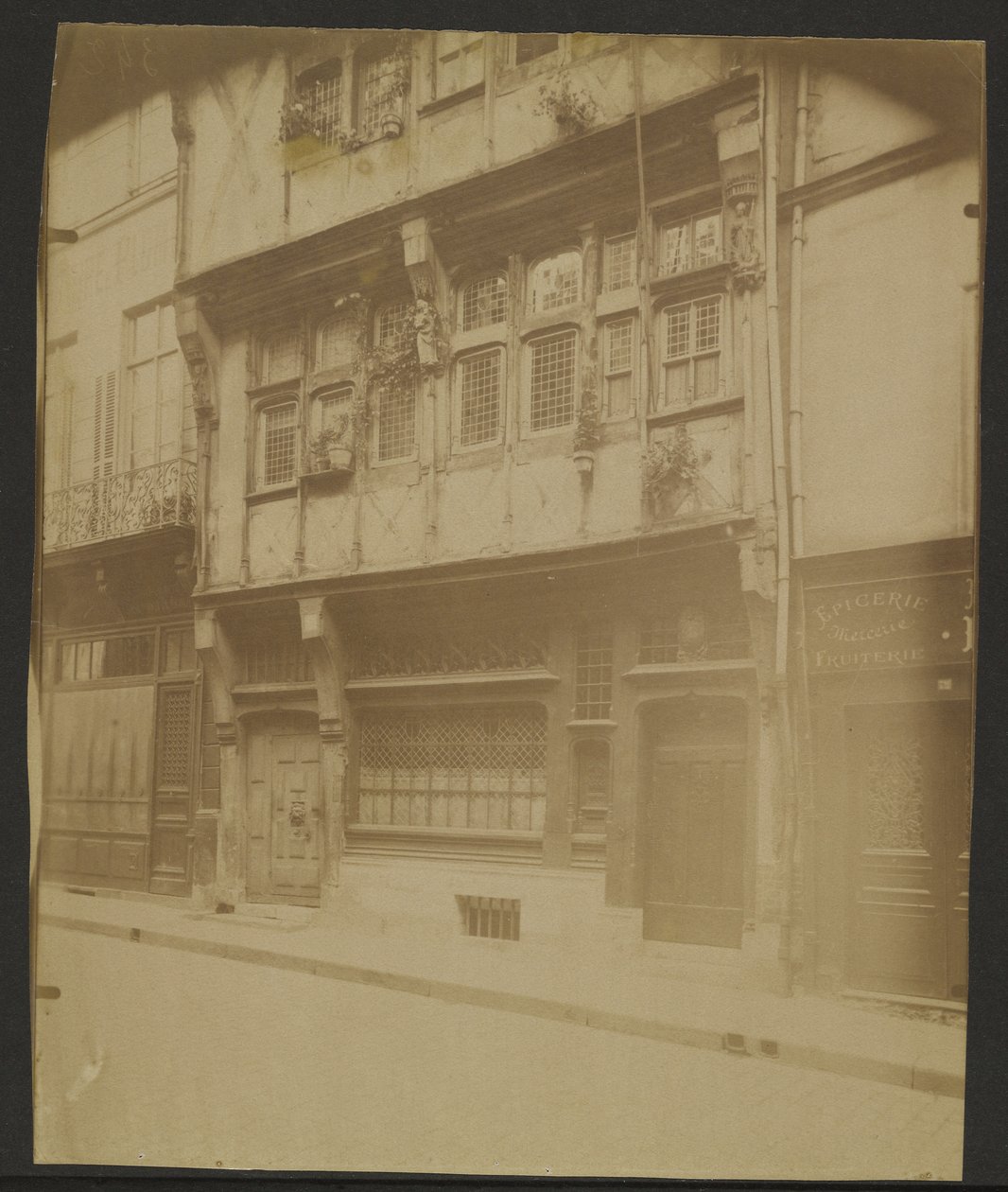 Rouen, Maison Rue Saint-Romain, 74 tekijältä Eugène Atget