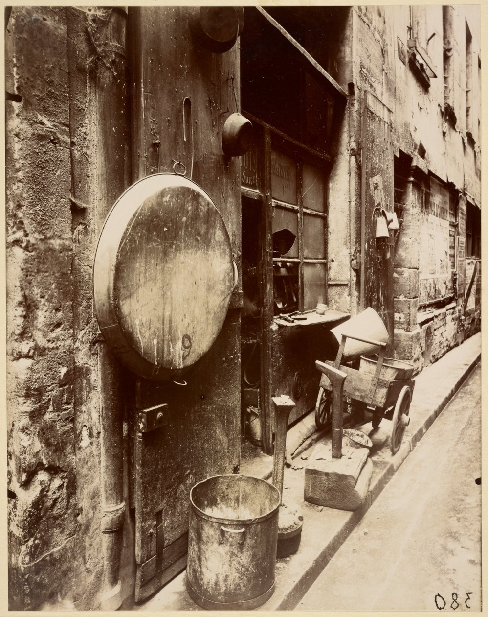Rue de la Reynie Tin Smithin kauppa tekijältä Eugène Atget