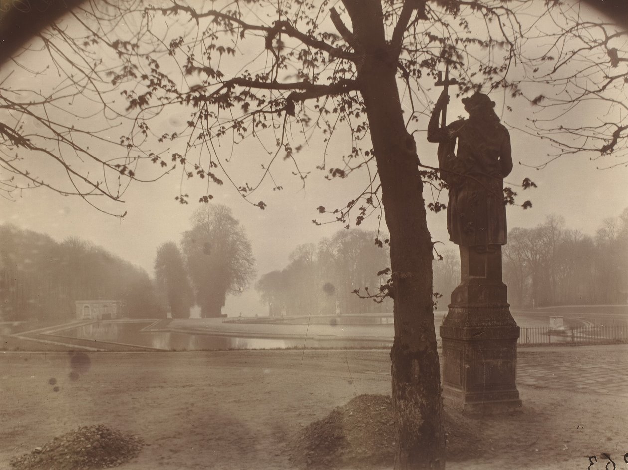 Saint-Cloud tekijältä Eugène Atget