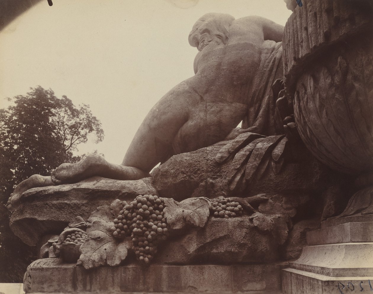 Saint-Cloud tekijältä Eugène Atget