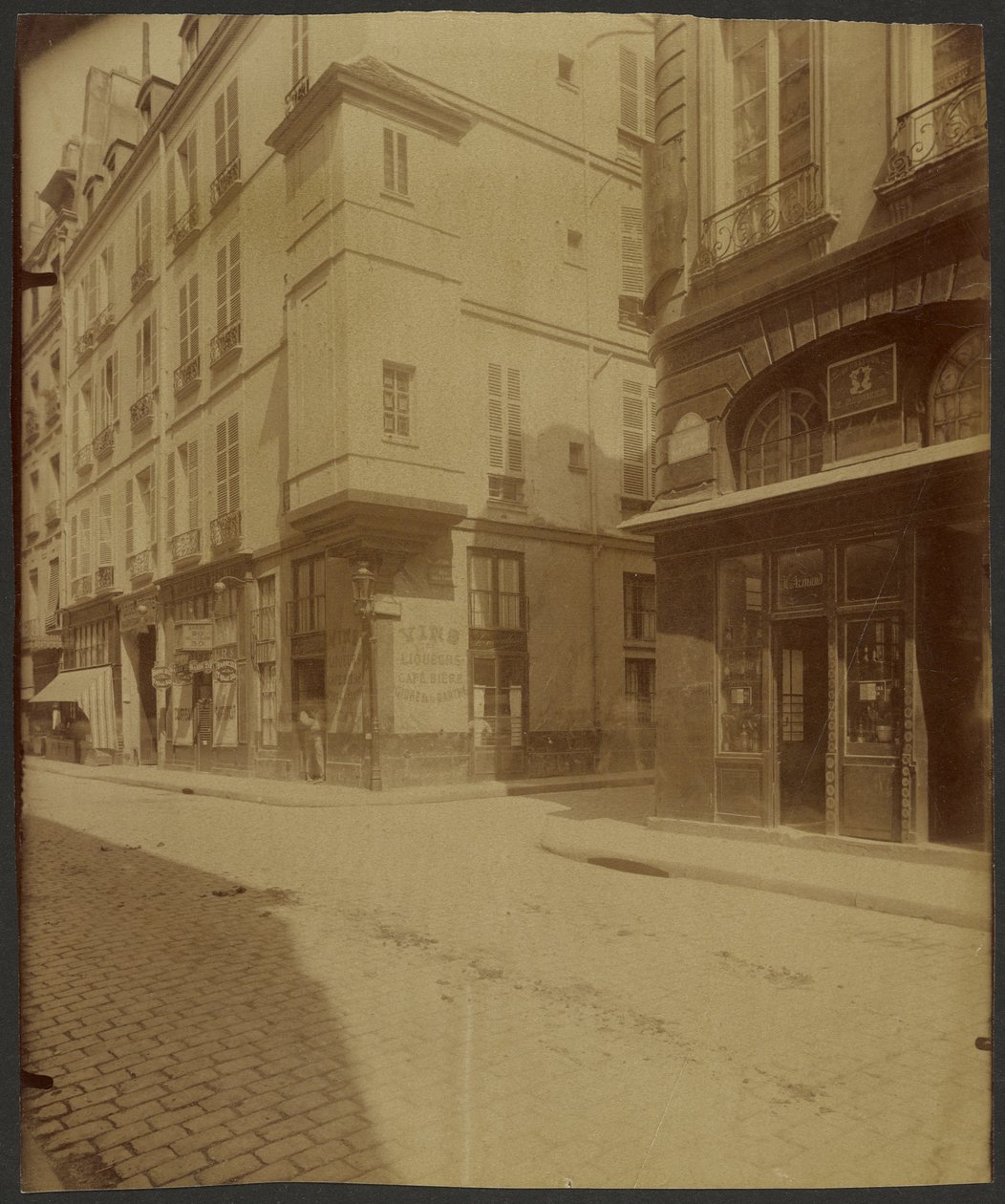 Torni rue Saint Paulilla.  Sen väitetään olleen Henrik III:n lääkärin Botalin toimisto. tekijältä Eugène Atget