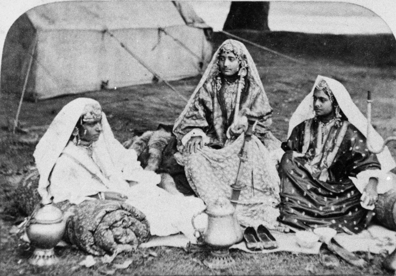 Kashmiri Nautch Girls, noin 1860-luku tekijältä European Photographer