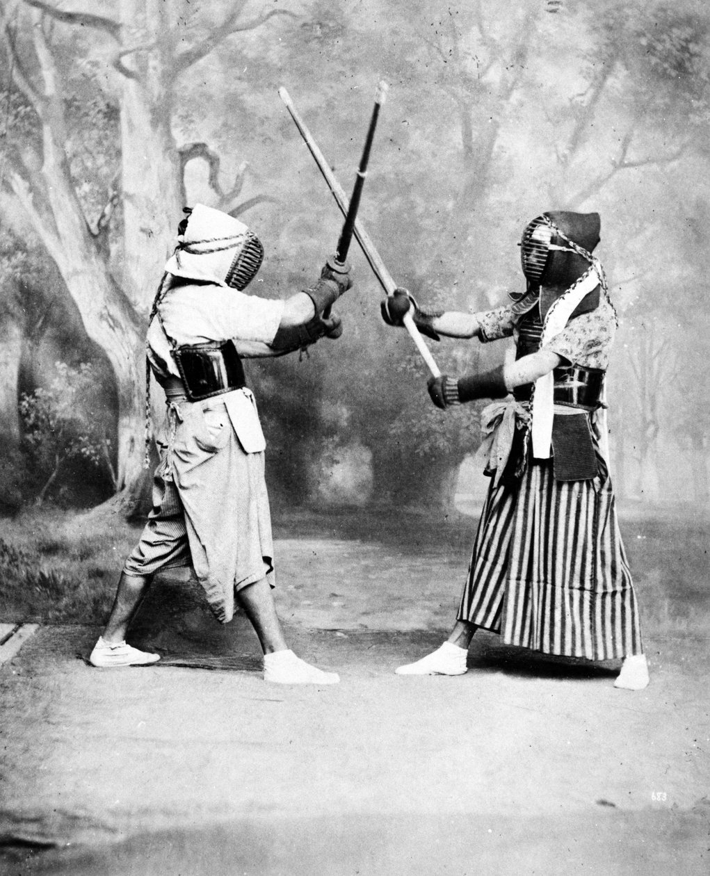 Kendo eli japanilainen miekkailu, n. 1860-80 tekijältä European Photographer