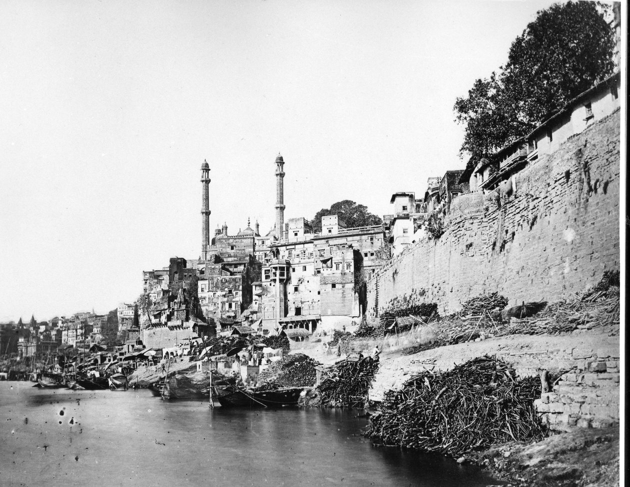 Pachganga Ghat ja Aurangzeb-moskeija, Benares, noin 1860-70-luvut tekijältä European Photographer