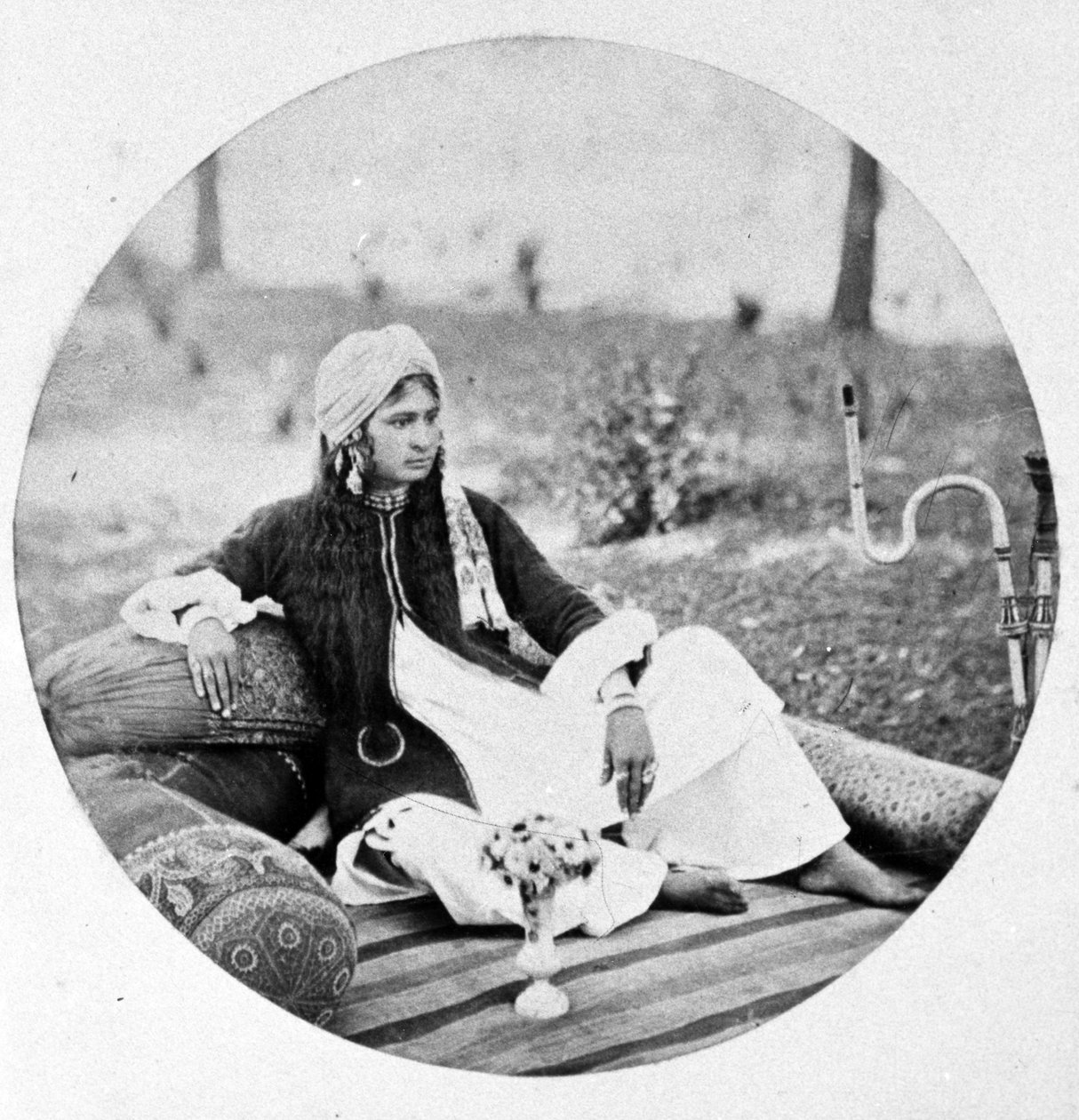 Nautch-tytön muotokuva, noin 1860-luku tekijältä European Photographer