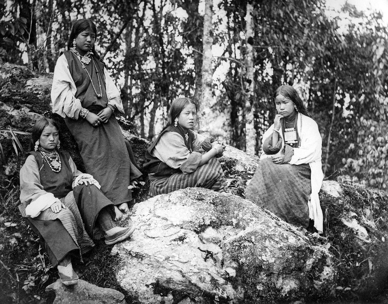 Himalajan naiset, noin 1900-luvun lopulla tekijältä European Photographer