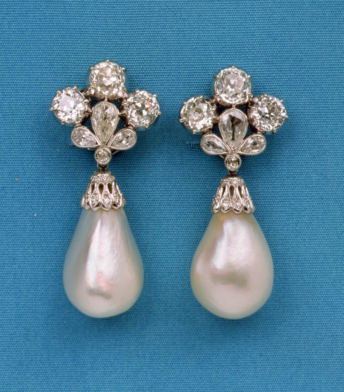 "Mancini Pearls", Louis XIV:n Marie Mancinille antamat korvakorut, noin 1600-luvun puoliväli (helmet ja timantit) (katso myös 489766) tekijältä European School