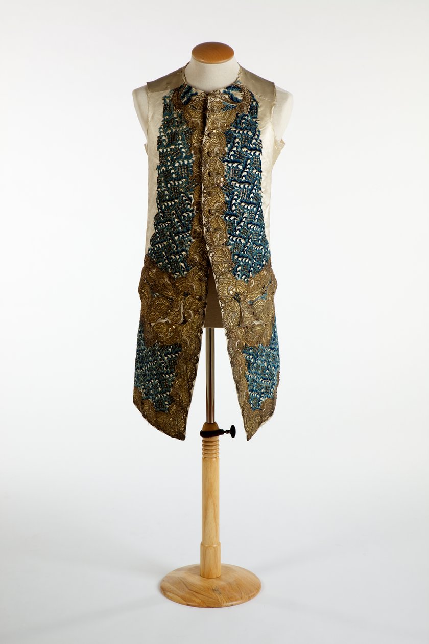 Kultaisella metallilangalla, sinisellä chenillellä ja paljeteilla koristeltu liivi, n.1750-70 (silkki) tekijältä European School