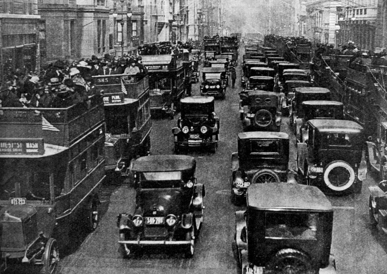 Liikenne 5th Avenuella lennonjohtotornista nähtynä, New York City, USA, 1930-luku. tekijältä Ewing Galloway
