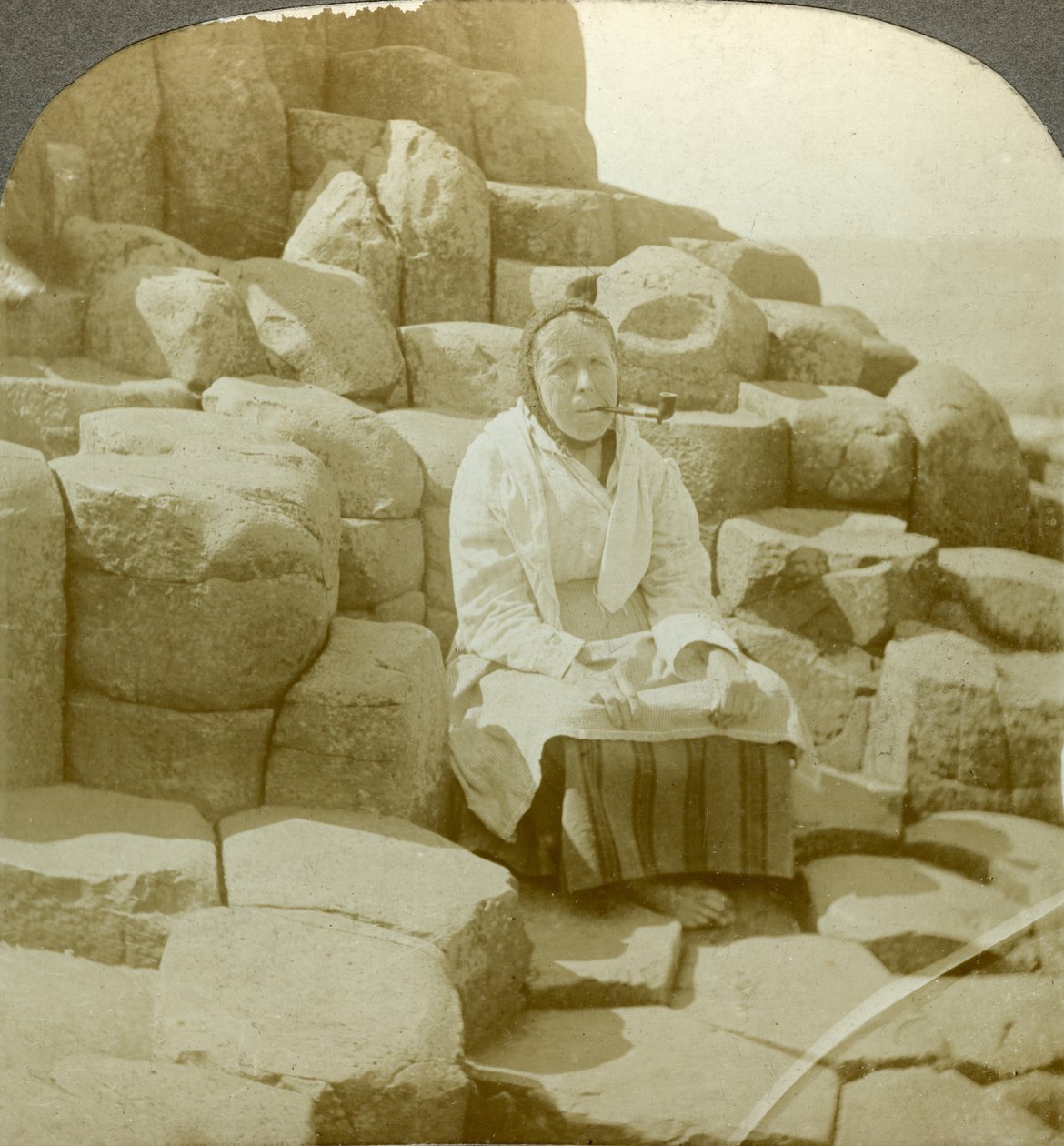 Wishing Chairissa, Giants Causeway, Antrim, Pohjois-Irlanti. tekijältä Excelsior Stereoscopic Tours