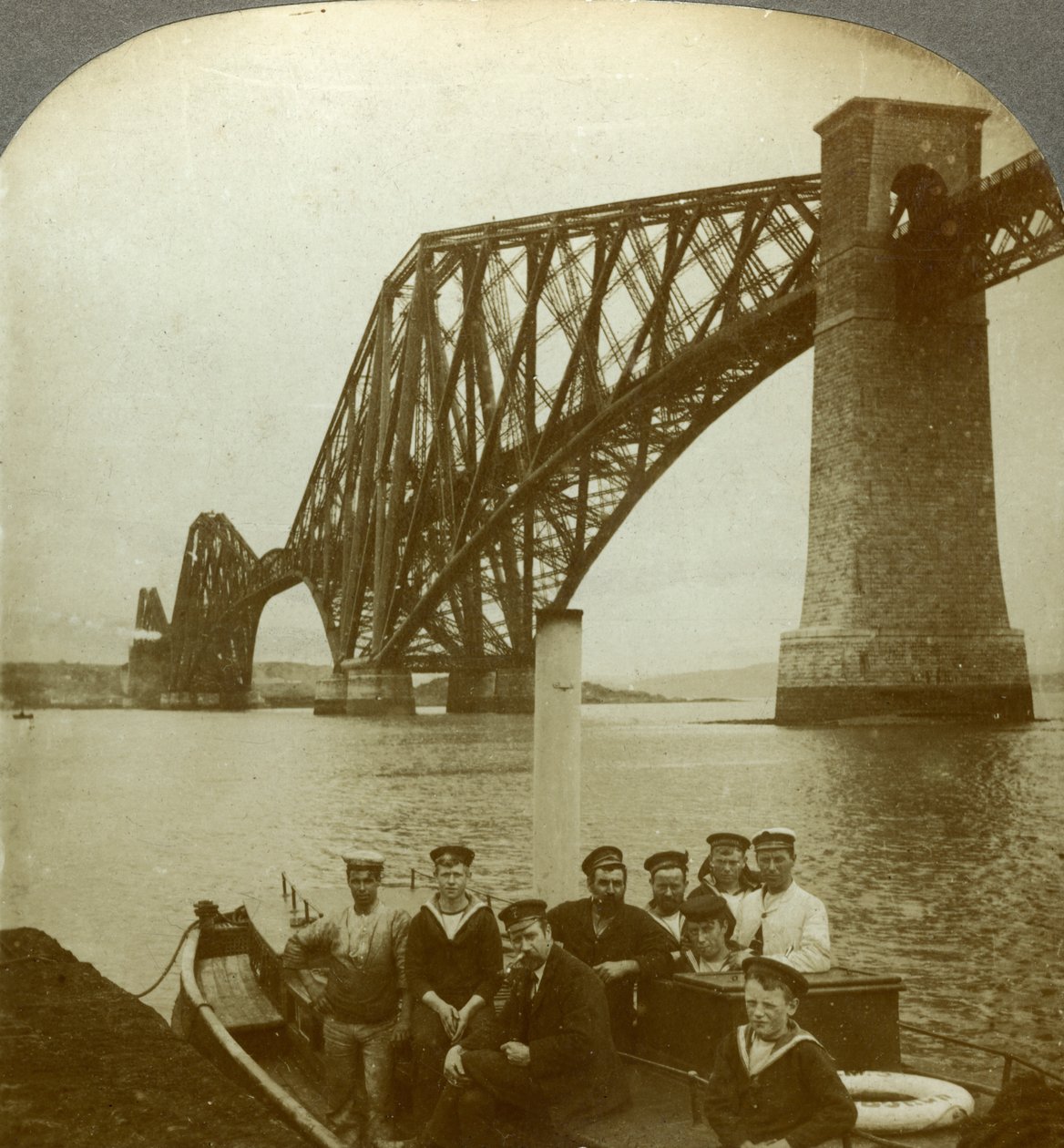 Forth Bridge, Skotlanti. tekijältä Excelsior Stereoscopic Tours