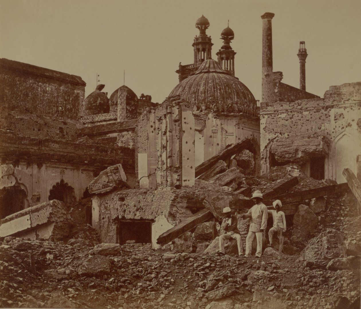 Fort Lucknow Intian kapinan jälkeen, 1857 tekijältä Felice Beato