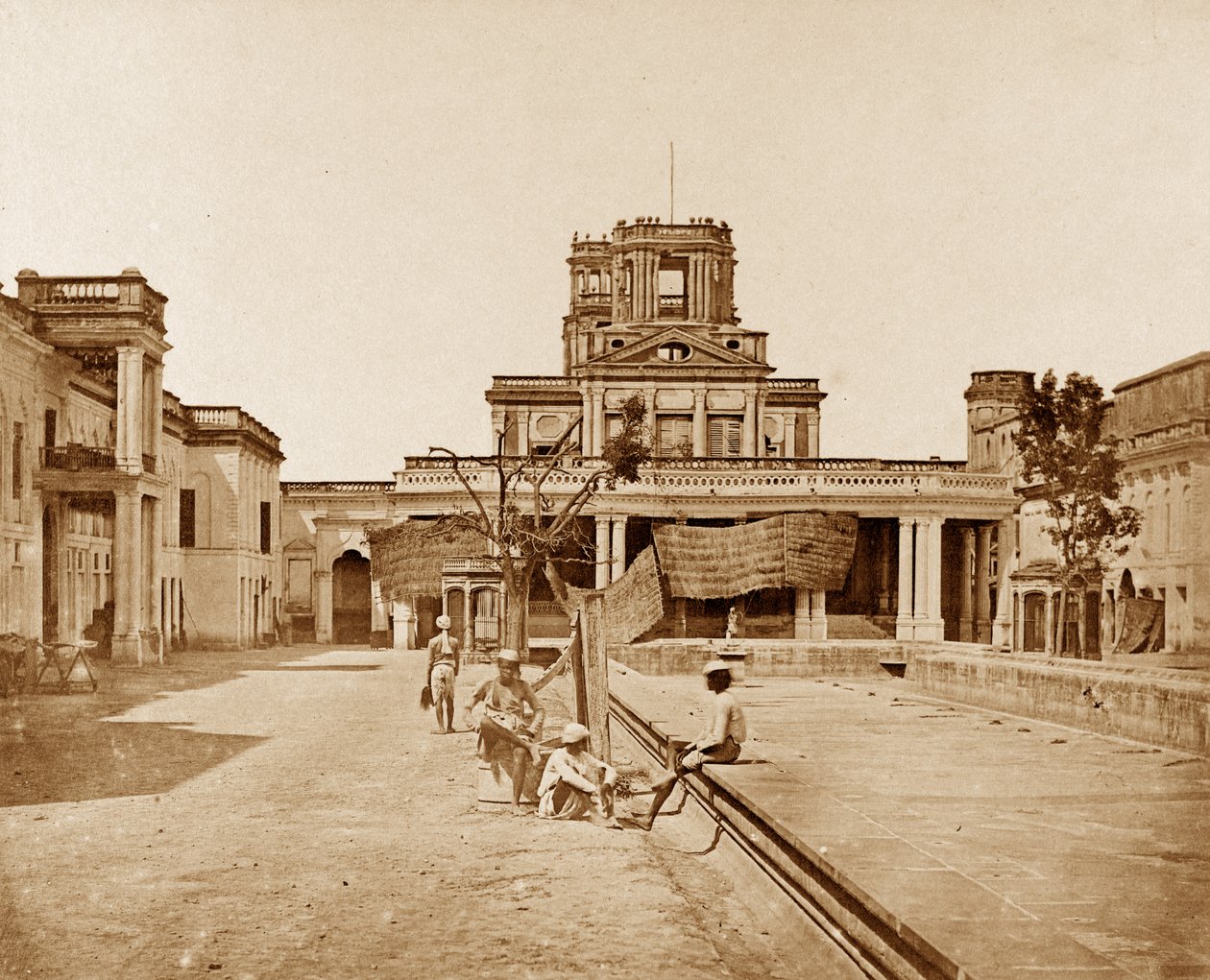 Chutr Munzilin sisustus, Lucknow tekijältä Felice Beato