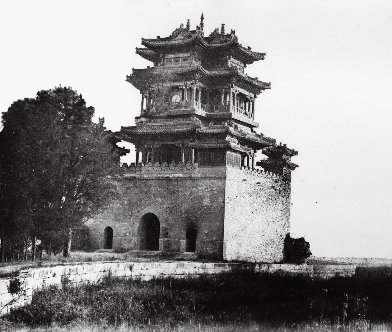 Kirjallisuuden jumalan Belvedere kesäpalatsissa Pekingissä, 1860 tekijältä Felice Beato