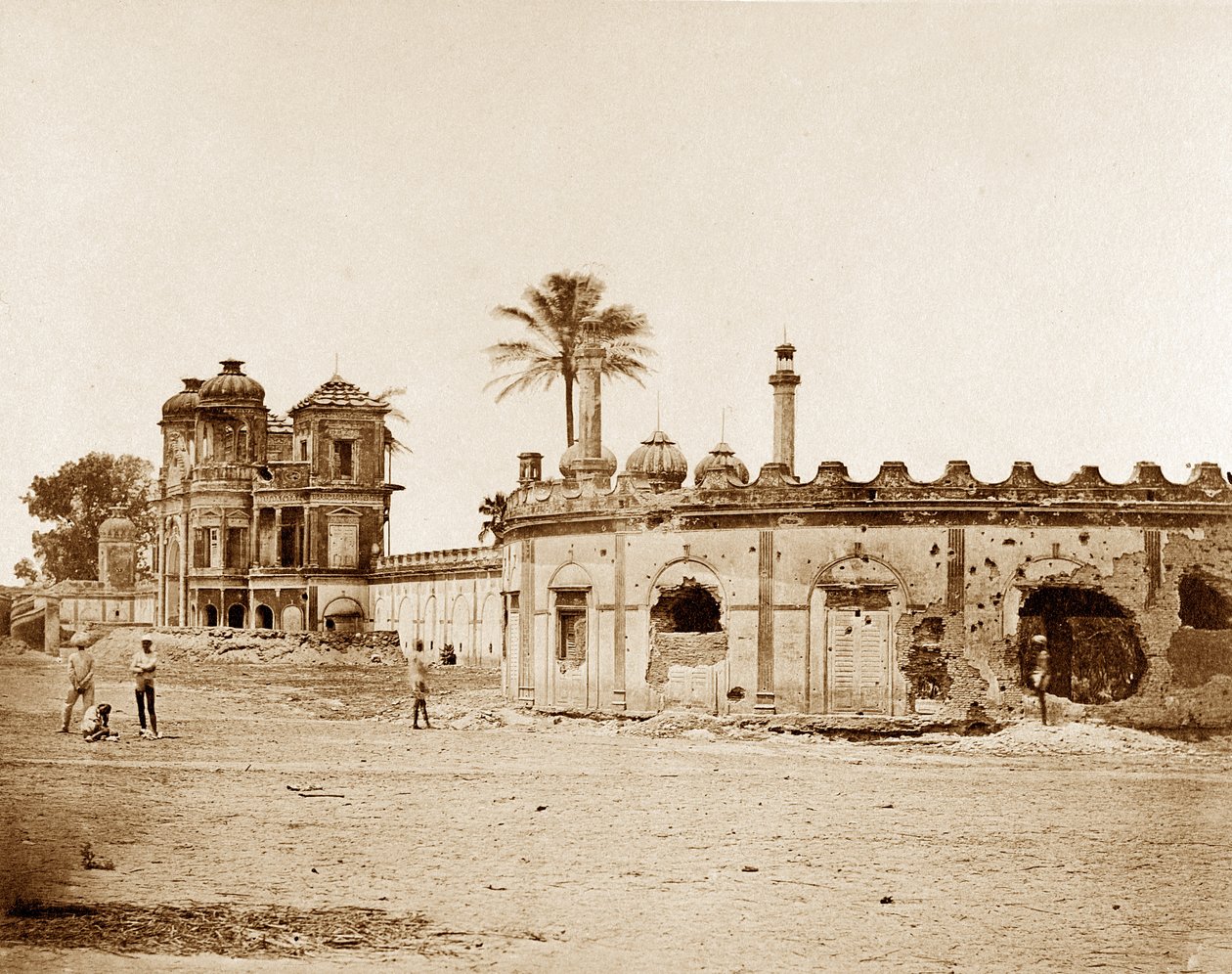 Secundra Bagh näyttää Gatewayn murron, Lucknow tekijältä Felice Beato