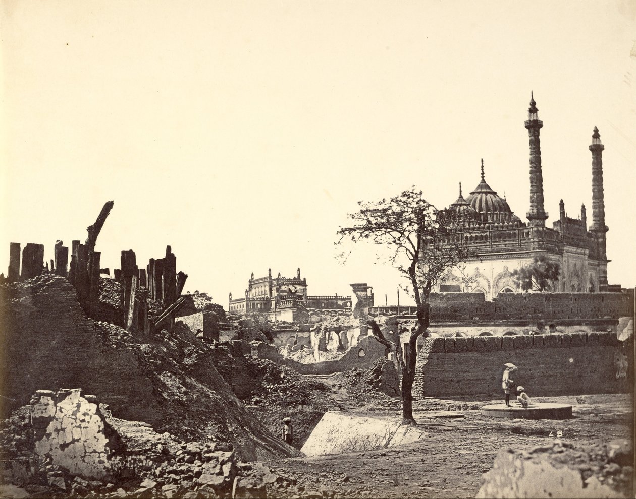 Patteri Begum Kotien lähellä. Sir Colin Campbellin toinen hyökkäys maaliskuussa 1858. tekijältä Felice Beato