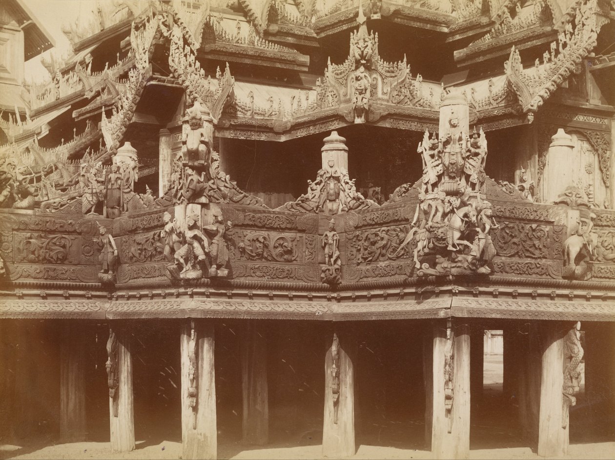 Kaiverrus parvekkeella, Kyaung at Myingyanissa tekijältä Felice Beato