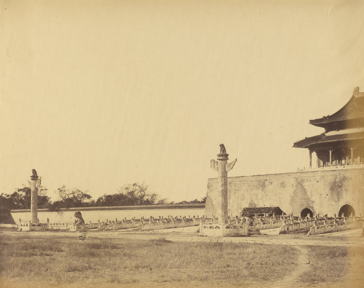Sisäänkäynti Talvipalatsiin, Peking, lokakuu 1860 tekijältä Felice Beato