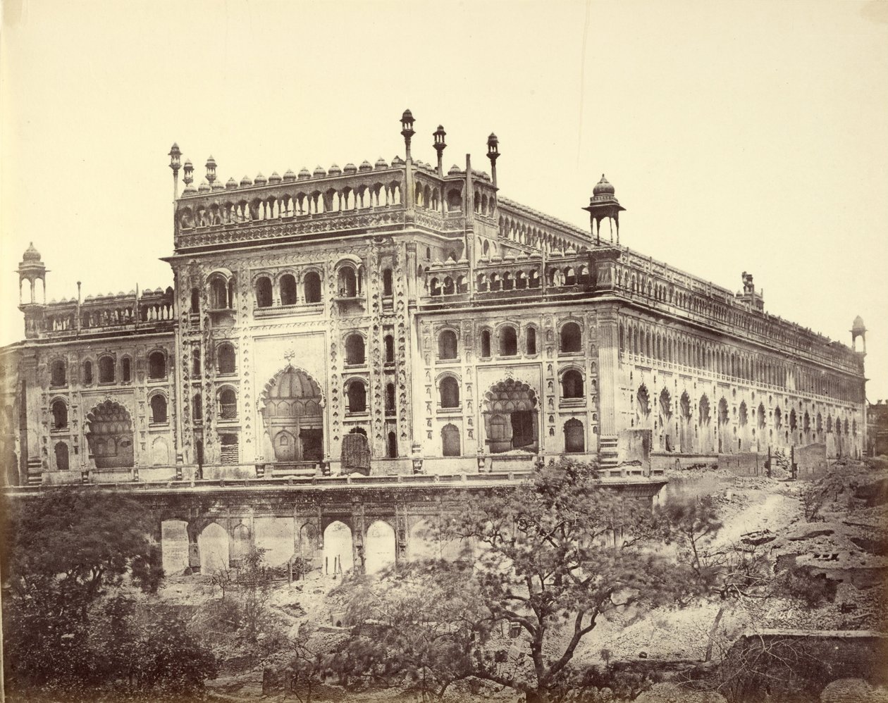 Ulkopuolella Asaf-ud-Daulan Imambara tai hauta tekijältä Felice Beato