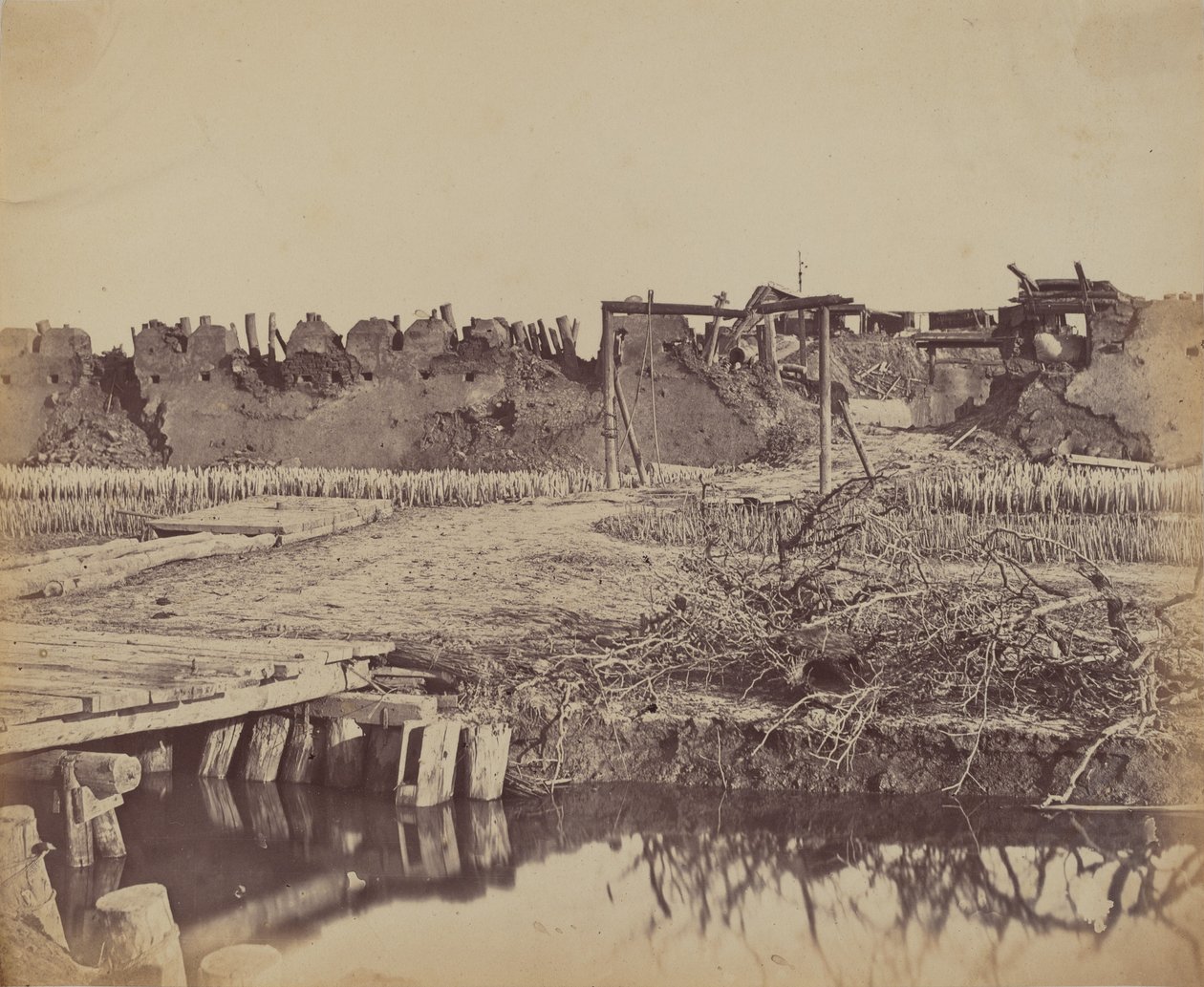 North Fortin ulkopuoli, jossa näkyy englantilainen sisäänkäynti, 21. elokuuta 1860, 1860. tekijältä Felice Beato