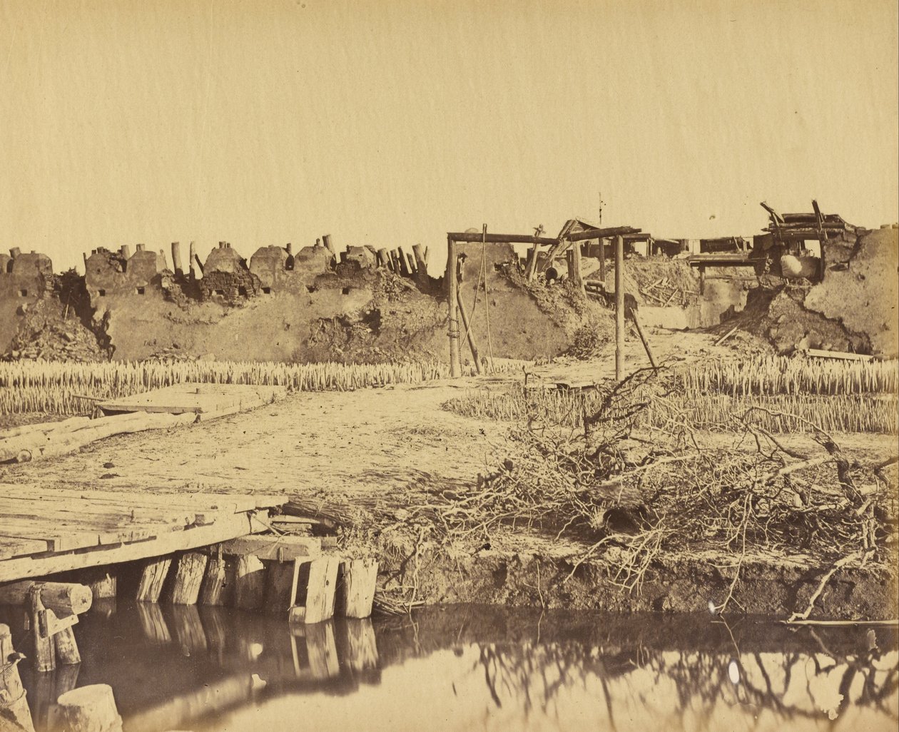 Pohjoisen linnoituksen ulkopuoli näyttää englantilaisen sisäänkäynnin 21. elokuuta 1860 tekijältä Felice Beato