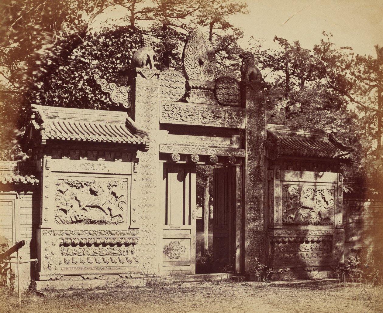 Pekinin lähellä sijaitsevan Tomb Depotin ulkopuoli, lokakuu 1860 tekijältä Felice Beato