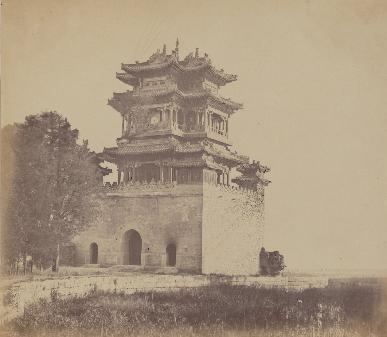 Keisarillinen kesäpalatsi Yuen Min Yuen, Pekin, Ennen palamista, 18. lokakuuta 1860 tekijältä Felice Beato
