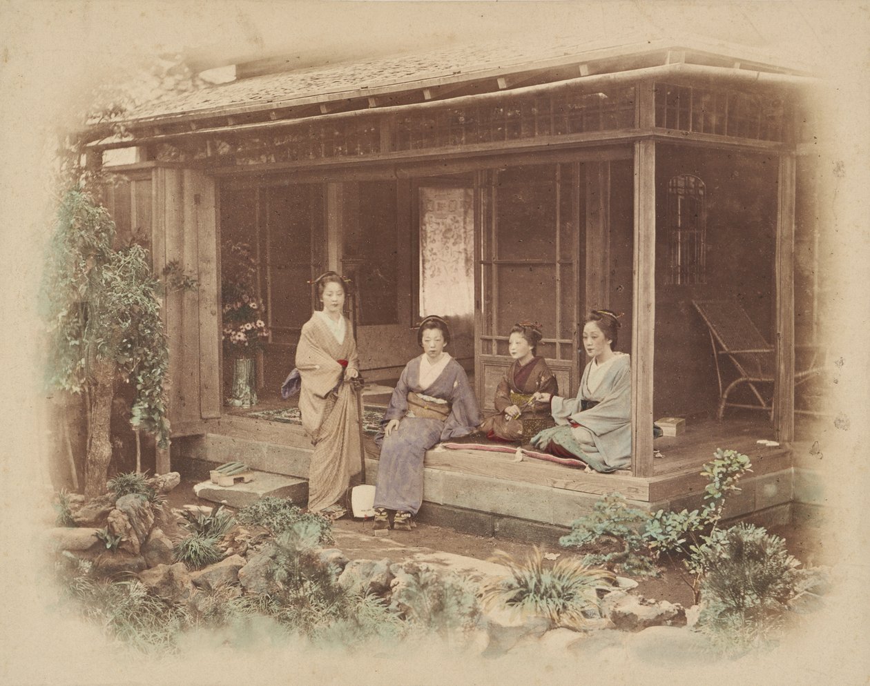 Japanilaisia naisia yksityistalossa tekijältä Felice Beato
