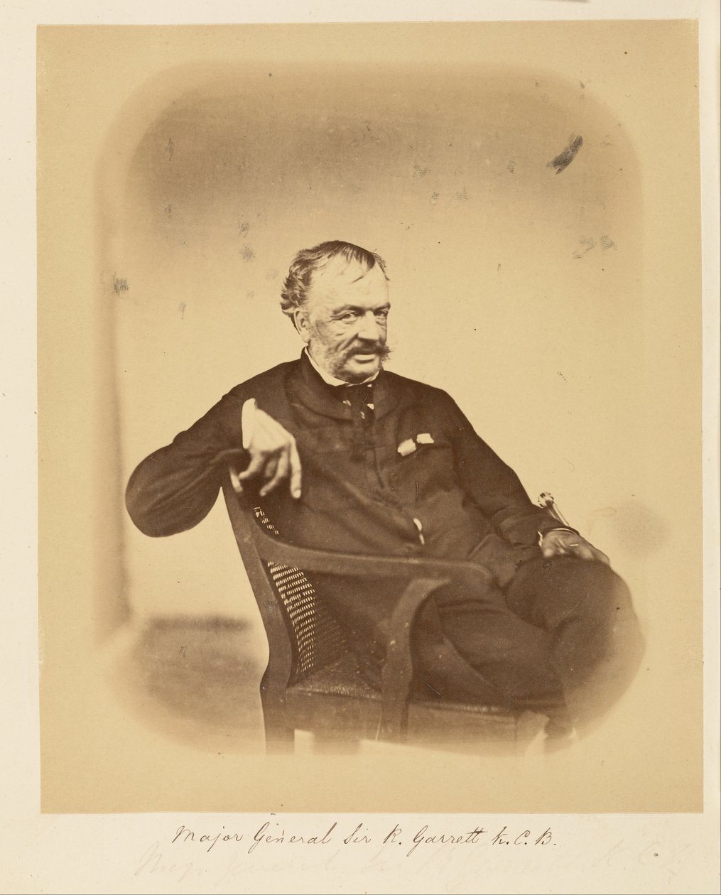 Kenraalimajuri Sir R.Garrett, K.C.B. tekijältä Felice Beato